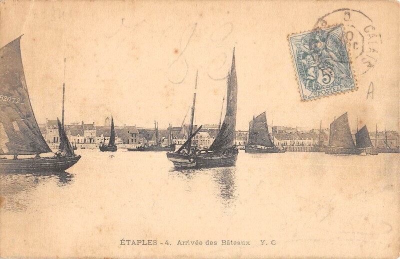 Carte postale ancienne Etaples Arrivee Des Bateaux