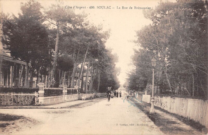 Carte postale ancienne Soulac La Rue De Bremontier (cliché pas courant