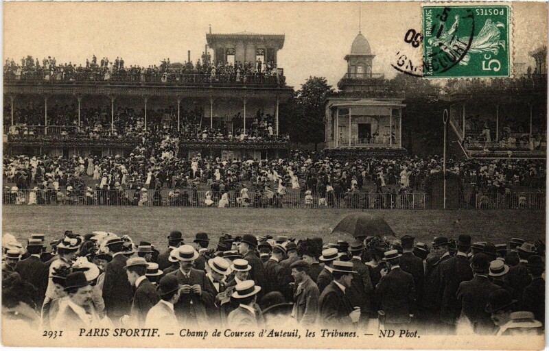 Carte postale ancienne Champ de Courses d'Auteuil, les Tribunes à Paris 16e