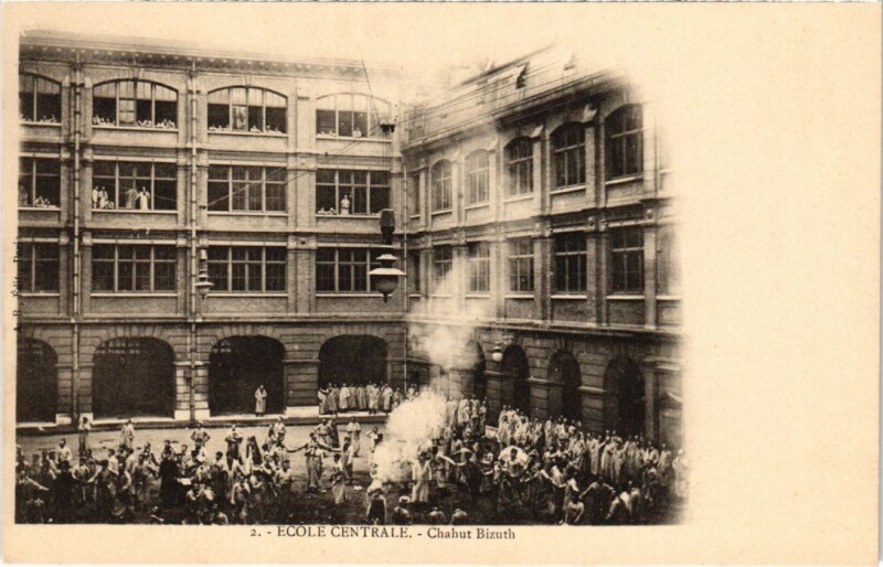Carte postale ancienne Paris 3e Ecole Centrale Chahut Bizuth à Paris 3e