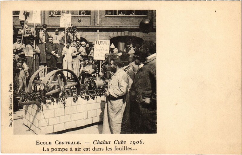 Carte postale ancienne Paris 3e Ecole Centrale Chahut Cube 1906 La pompe a air à Paris 3e