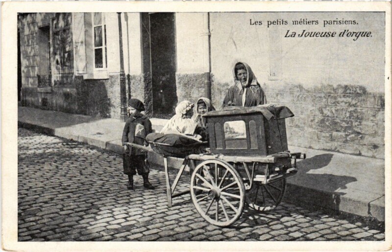 Carte postale ancienne Paris Petits Metiers la joueuse d'orgue