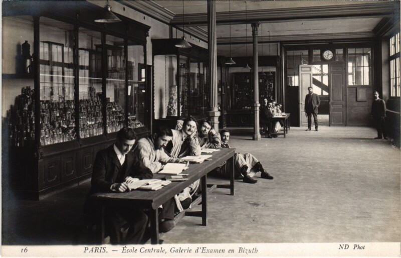 Carte postale ancienne Paris 3e Ecole Centrale Galerie d'Examen en Bizuth à Paris 3e