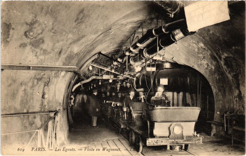 Carte postale ancienne Paris Souterrain Les Egouts Visite en wagonnet