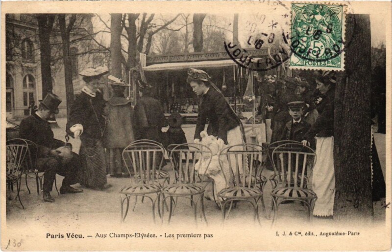 Carte postale ancienne Paris Vecu. Aux Champs Elysees les premiers pas