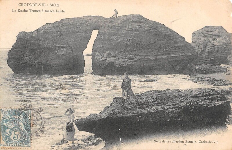 Carte postale ancienne Croix De Vie A Sion La Roche Trouee A Maree Haute
