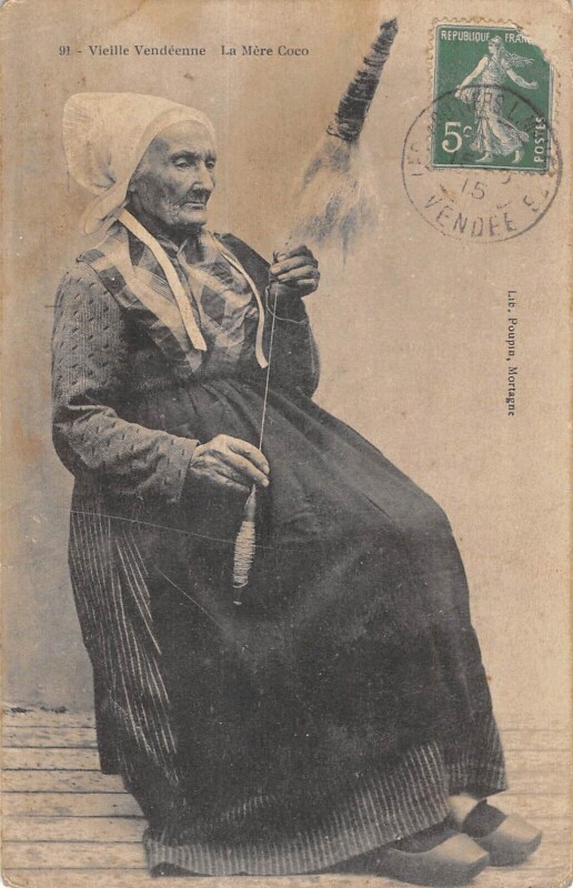 Carte postale ancienne Vieille Vendeenne La Mere Coco