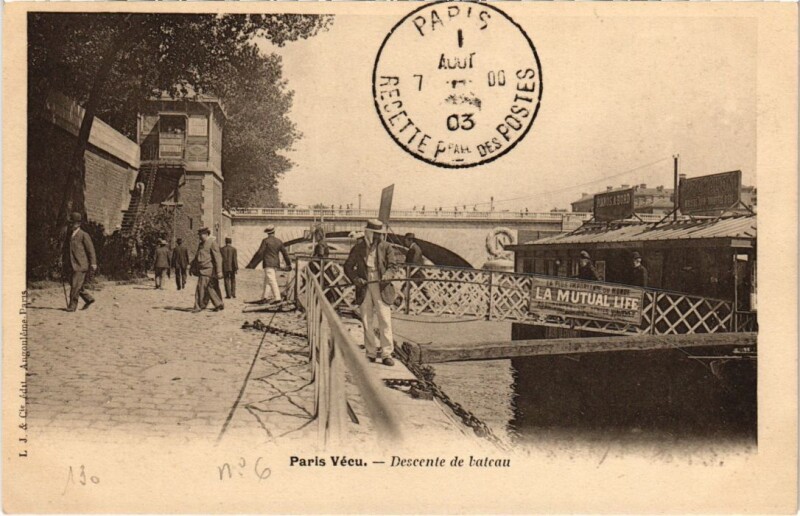 Carte postale ancienne Paris Vecu. descente de bateau
