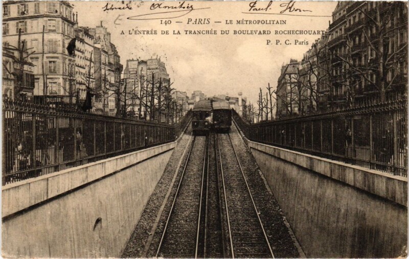 Carte postale ancienne Le Métropolitain - A l'entrée de la tranchée du boulevard Rochechouart à Paris 9e