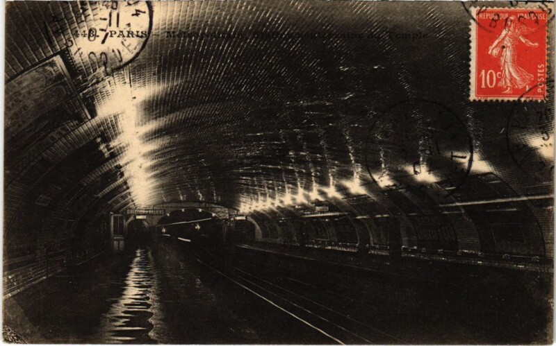 Carte postale ancienne Métropolitain Station Souterraine du Temple à Paris 3e