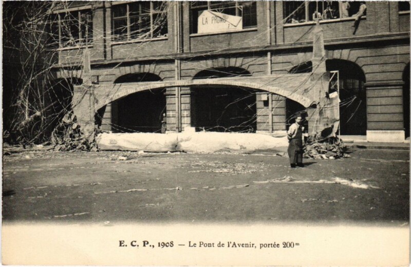 Carte postale ancienne Paris 3e Ecole Centrale 1908 Le pont de l'Avenir à Paris 3e