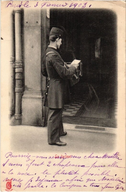 Carte postale ancienne Paris Petits Metiers le facteur à Paris