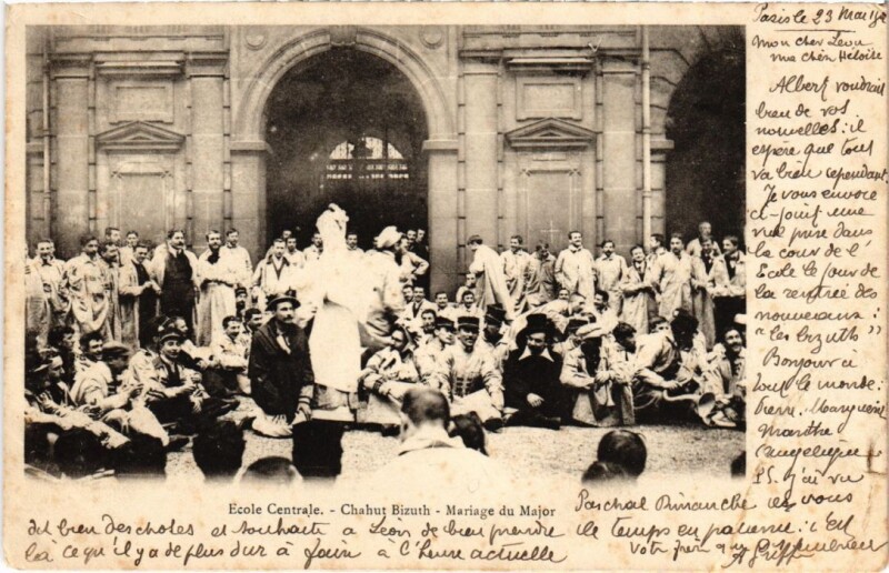 Carte postale ancienne Paris 3e Ecole Centrale Chahut Bizuth mariage du Major à Paris 3e