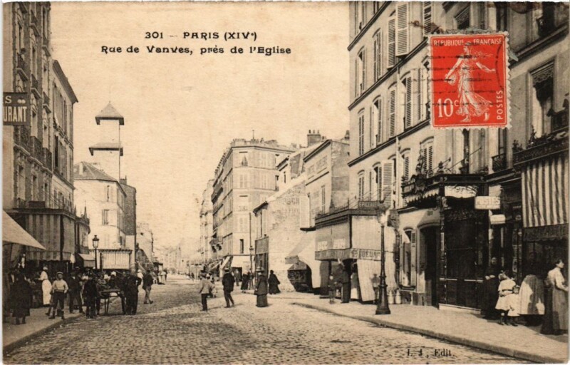 Carte postale ancienne Rue de Vanves, près de l'Eglise à Paris 14e