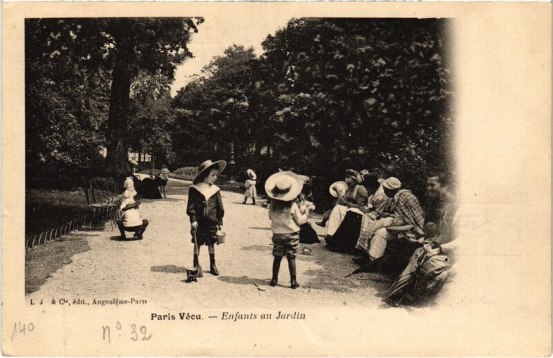 Carte postale ancienne Paris Vecu. enfants au Jardin