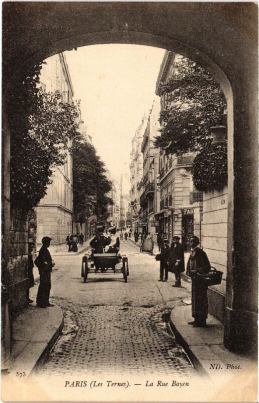 Carte postale ancienne Les Ternes - La Rue Bayen à Paris 17e