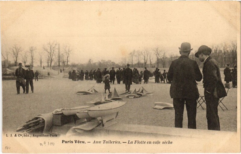 Carte postale ancienne Paris Vecu. Aux Tuileries La Flotte en cale seche