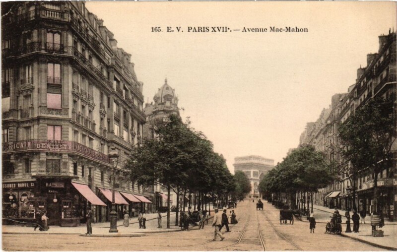 Carte postale ancienne Avenue Mac-Mahon à Paris 17e