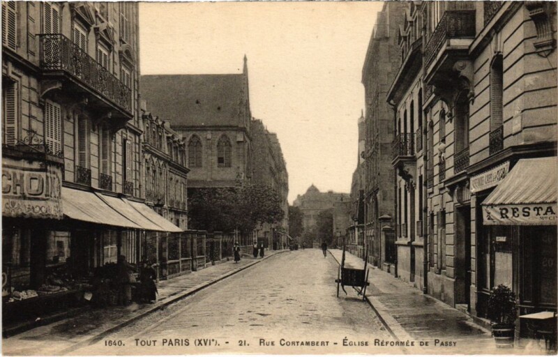 Carte postale ancienne Rue Cortambert - Eglise Reformée de Passy à Paris 16e