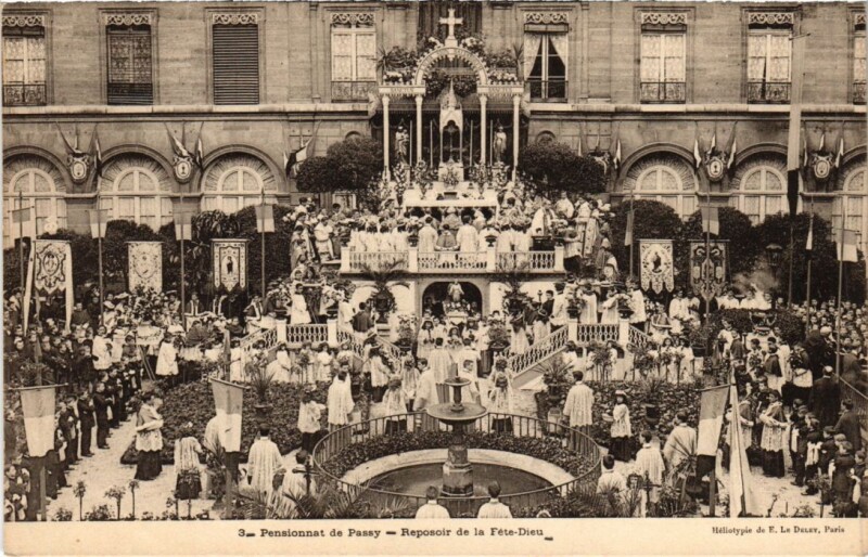 Carte postale ancienne Pensionnat de Passy - Reposoir de la Fête Dieu à Paris 16e