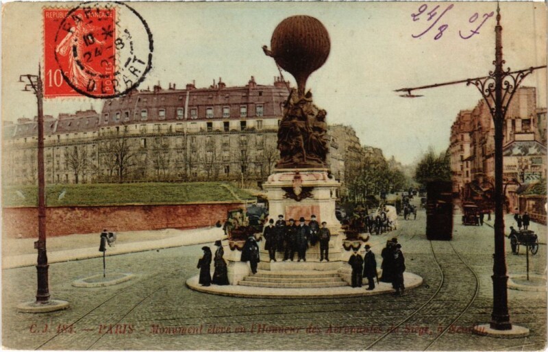 Carte postale ancienne Monument élevé à en l'Honneur des Aéronautes du Siège à Paris 17e