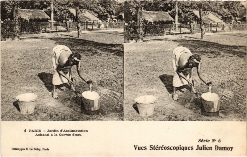 Carte postale ancienne Jardin d'Acclimatation - Achanti à la Corvée d'eau à Paris 16e