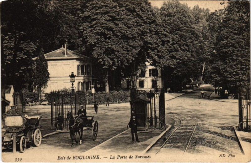 Carte postale ancienne Bois de Boulogne - La Porte de Suresnes à Paris 16e
