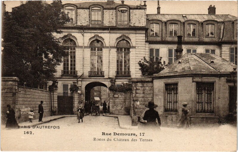 Carte postale ancienne Rue Demours - Restes du Château des Ternes à Paris 17e