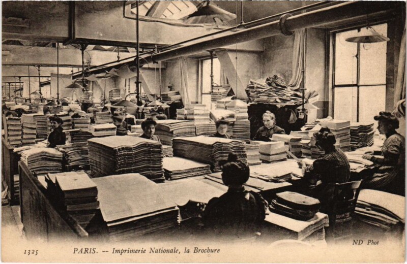 Carte postale ancienne Imprimerie Nationale, la Brochure à Paris 3e