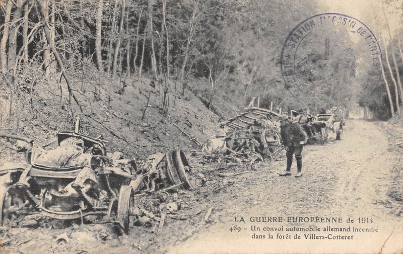Carte postale ancienne Un Convoi Automobile Allemand Incendie Dans La Foret De Villers Cotterets
