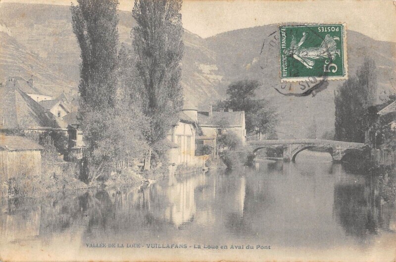 Carte postale ancienne Vallee De La Loue Vuillafans La Loue En Aval Du Pont à Vuillafans