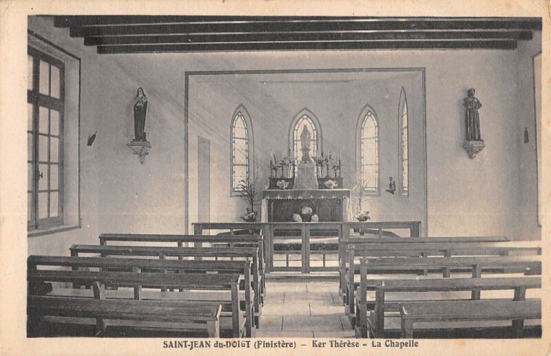 Carte postale ancienne Saint Jean Du Doigt Ker Therese La Chapelle à Saint-Jean-du-Doigt
