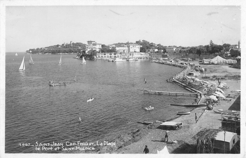 Carte postale ancienne Saint Jean Cap Ferrat La Plage Le Port Et Saint Hospice à Saint-Jean-Cap-Ferrat