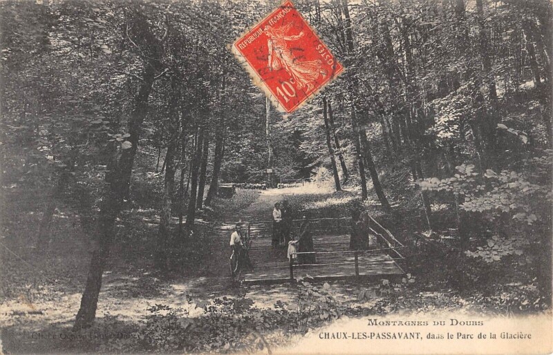 Carte postale ancienne Chaux Les Passavants Dans Le Parc De La Glaciere à Passavant