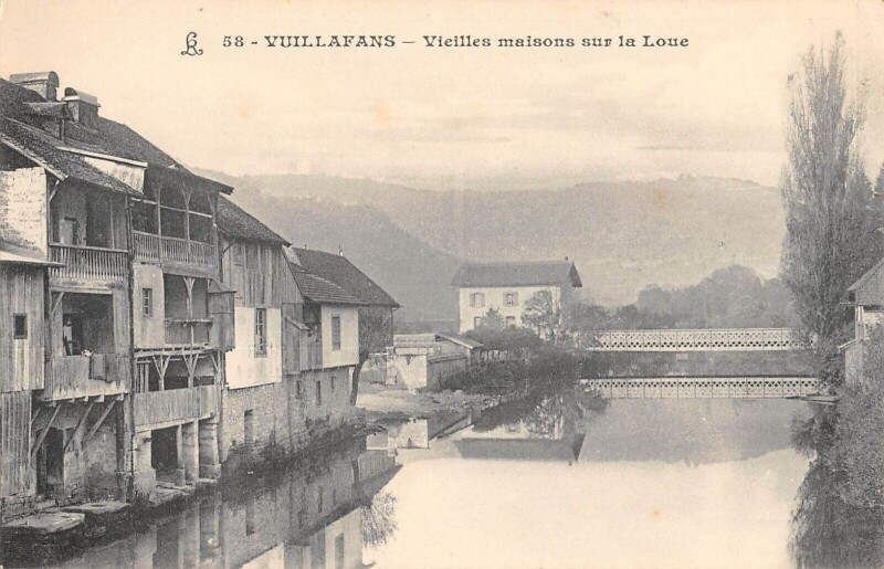 Carte postale ancienne Vuillafans Vieilles Maisons Sur La Loue à Vuillafans
