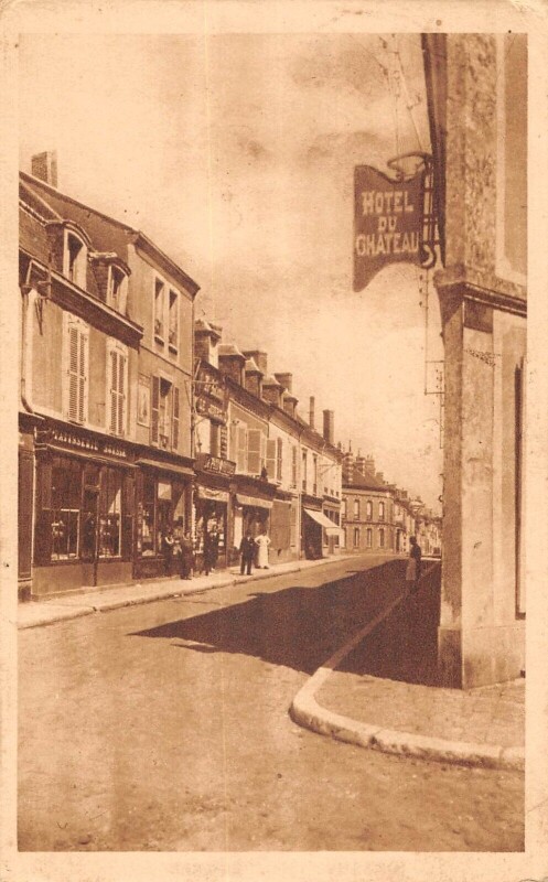 Carte postale ancienne Chateaudun La Rue De Chartres à Chartres