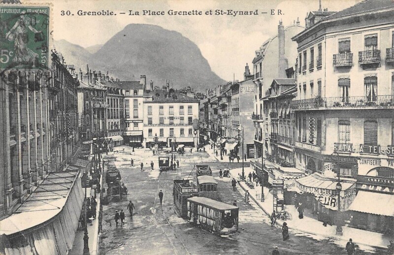 Carte postale ancienne Grenoble La Place Grenette Et Saint-Eynard à Grenoble