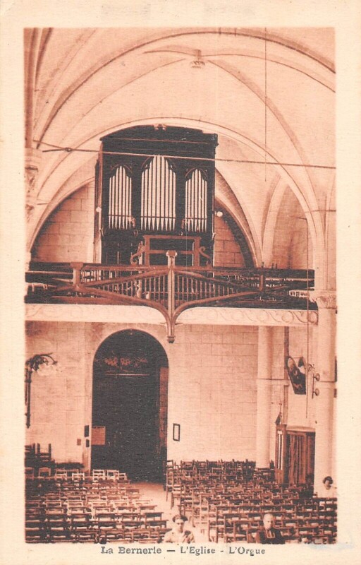 Carte postale ancienne La Bernerie L'Eglise L'Orgue