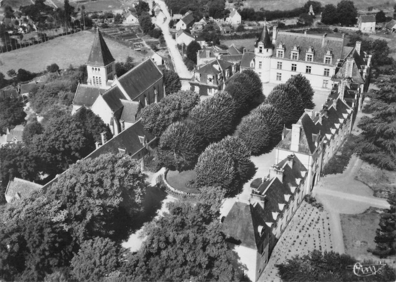Carte postale ancienne Chateauvieux Le Chateau Et Eglise