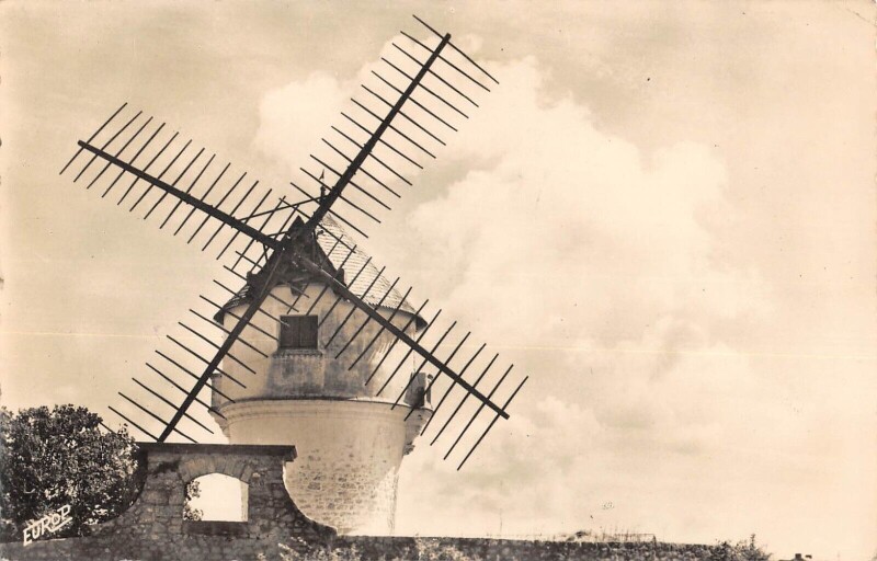 Carte postale ancienne Batz Sur Mer Le Moulin à Batz-sur-Mer