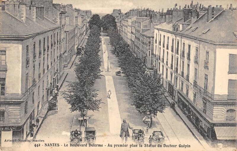 Carte postale ancienne Nantes Le Boulevard Delorme à Nantes