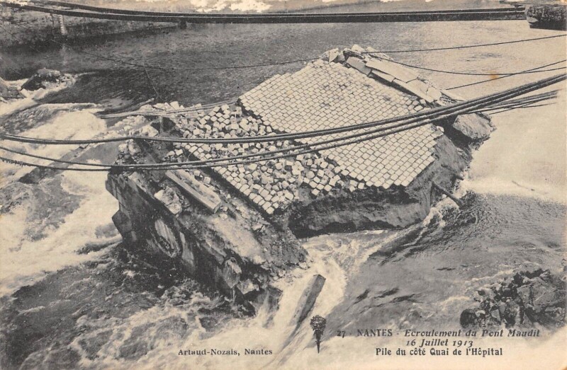 Carte postale ancienne Nantes Ecroulement Du Pont Maudit 1913 Pile Du Cote Quai De L'Hopital à Nantes