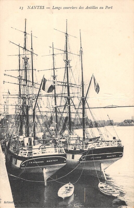 Carte postale ancienne Nantes Longs Courriers Des Antilles Au Port à Nantes