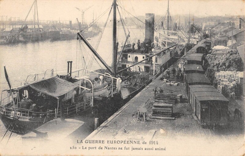 Carte postale ancienne Le Port De Nantes Ne Fut Jamais Aussi Anime à Nantes