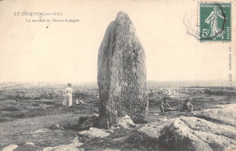 Carte postale ancienne Le Croisic Le Menhir De Pierre Longue au Croisic