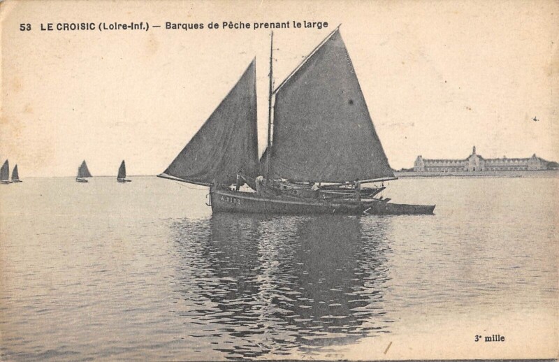 Carte postale ancienne Le Croisic Barques De Peche Prenant Le Large au Croisic