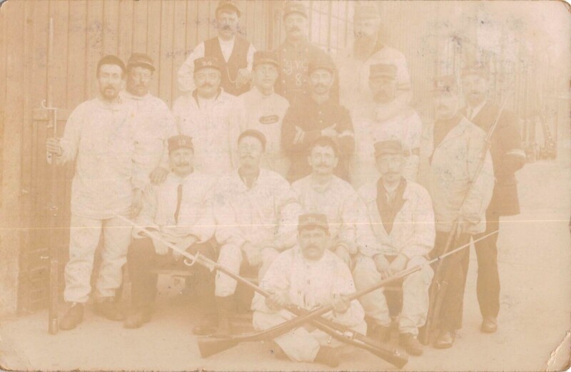 Carte postale ancienne Lisieux Carte Photo 20e Regiment Territorial D'Infanterie à Lisieux