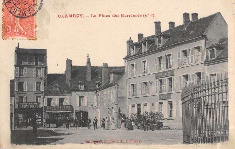 Carte postale ancienne Clamecy La Place Des Barrieres à Clamecy