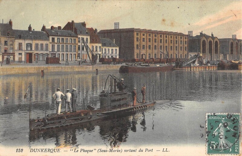 Carte postale ancienne Dunkerque Le Phoque Sous Marin Sortant Du Port à Dunkerque