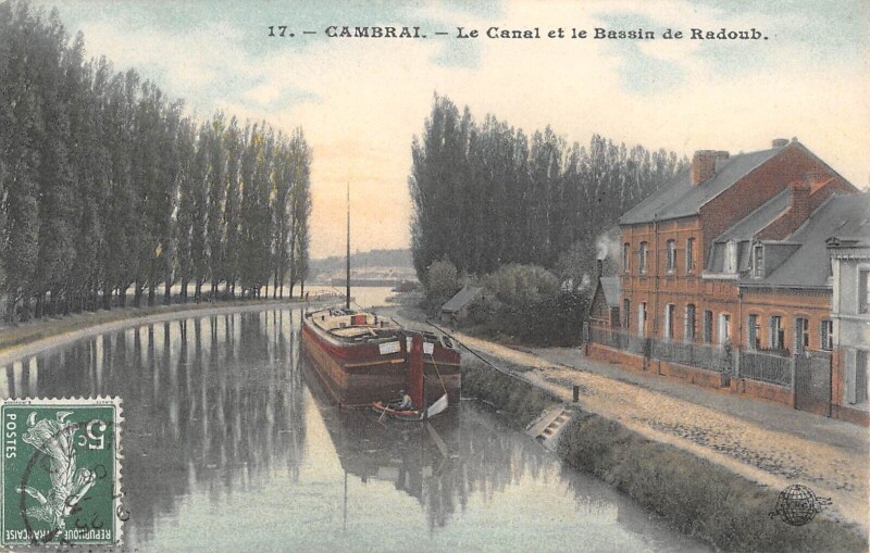 Carte postale ancienne Cambrai Le Canal Et Le Bassin De Radoub à Cambrai